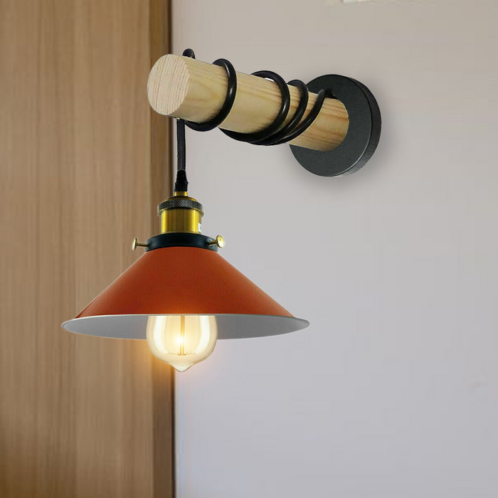 Moderne gecombineerde massief houten armkroonluchterverlichting met oranje kegelvormige metalen kap wandkandelaar