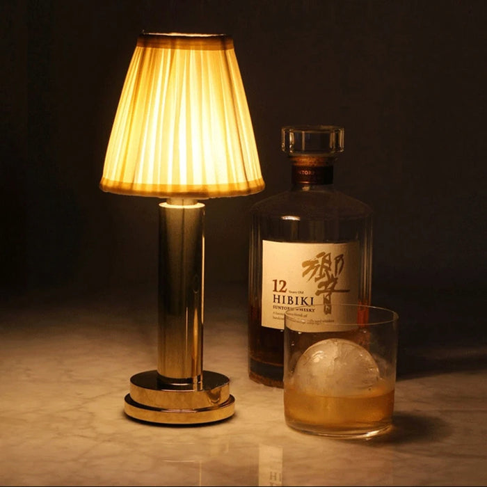 USB LED Desk Lamp – Modern Nordic Restaurant & Bedroom Table Lamp, USB Powered with Iron Shade for Coffee Shop & Bar Decor