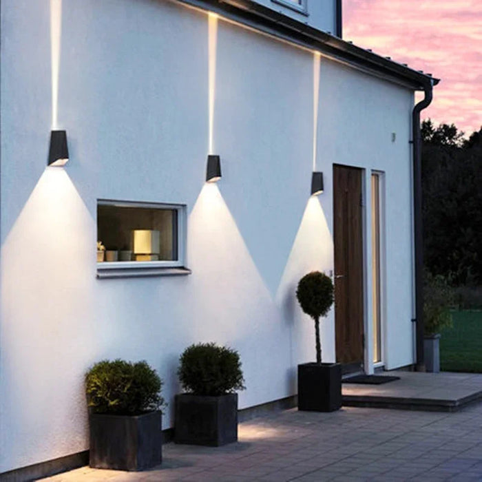 Modern Outdoor Waterproof LED Wall Lamp – Up and Down Aluminum Garden Light for Porch, Patio, and Outdoor Spaces – IP65 Weather-Resistant, White or Warm White Light