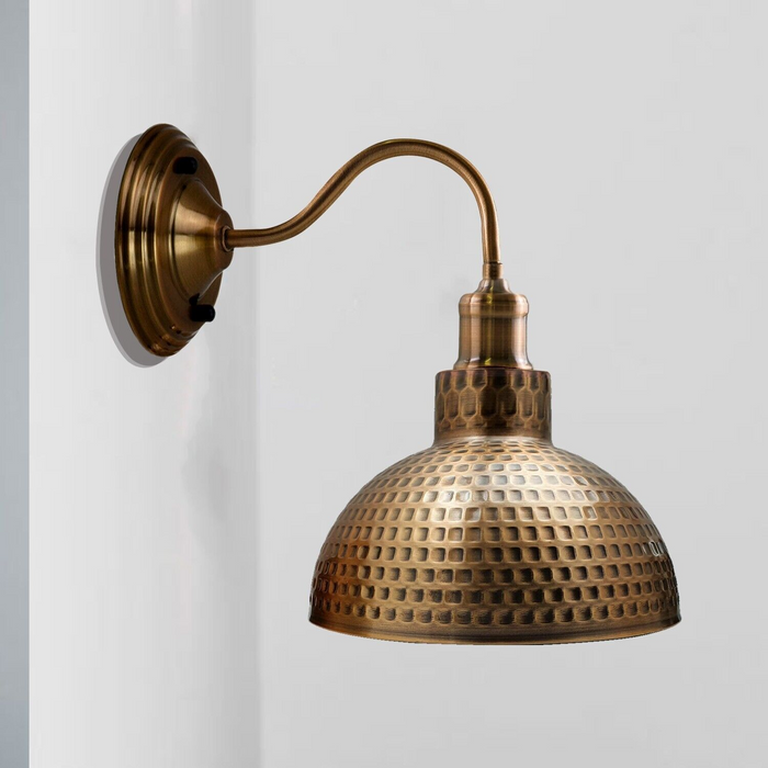 Moderne wandlamp | Dylan | Metalen koepel | Geel Messing